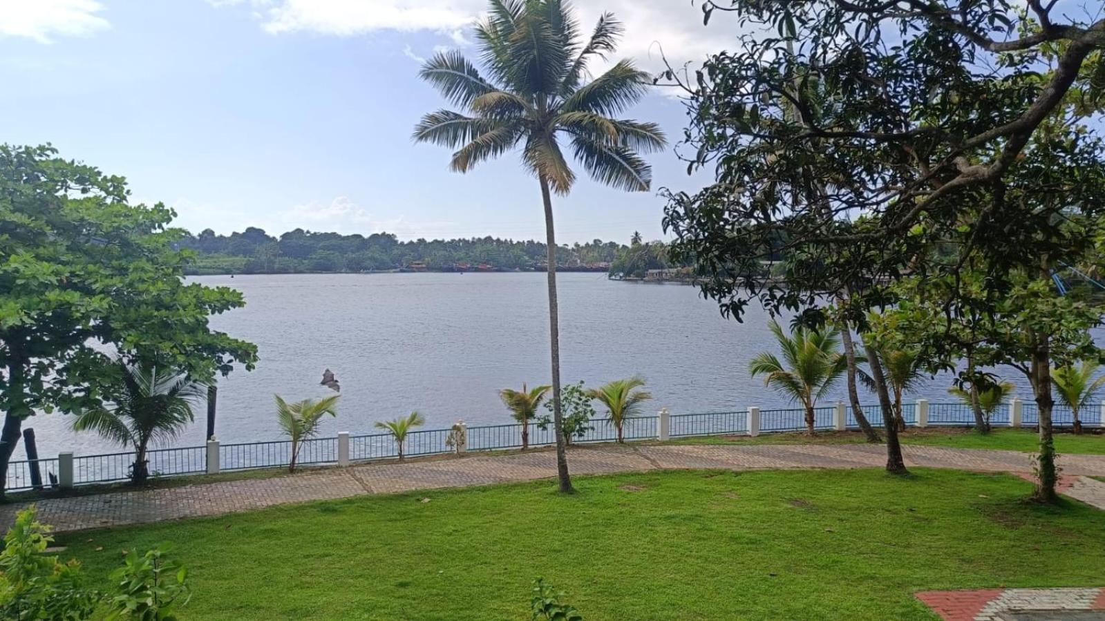 Ripples Backwater Resort, Kollam Extérieur photo